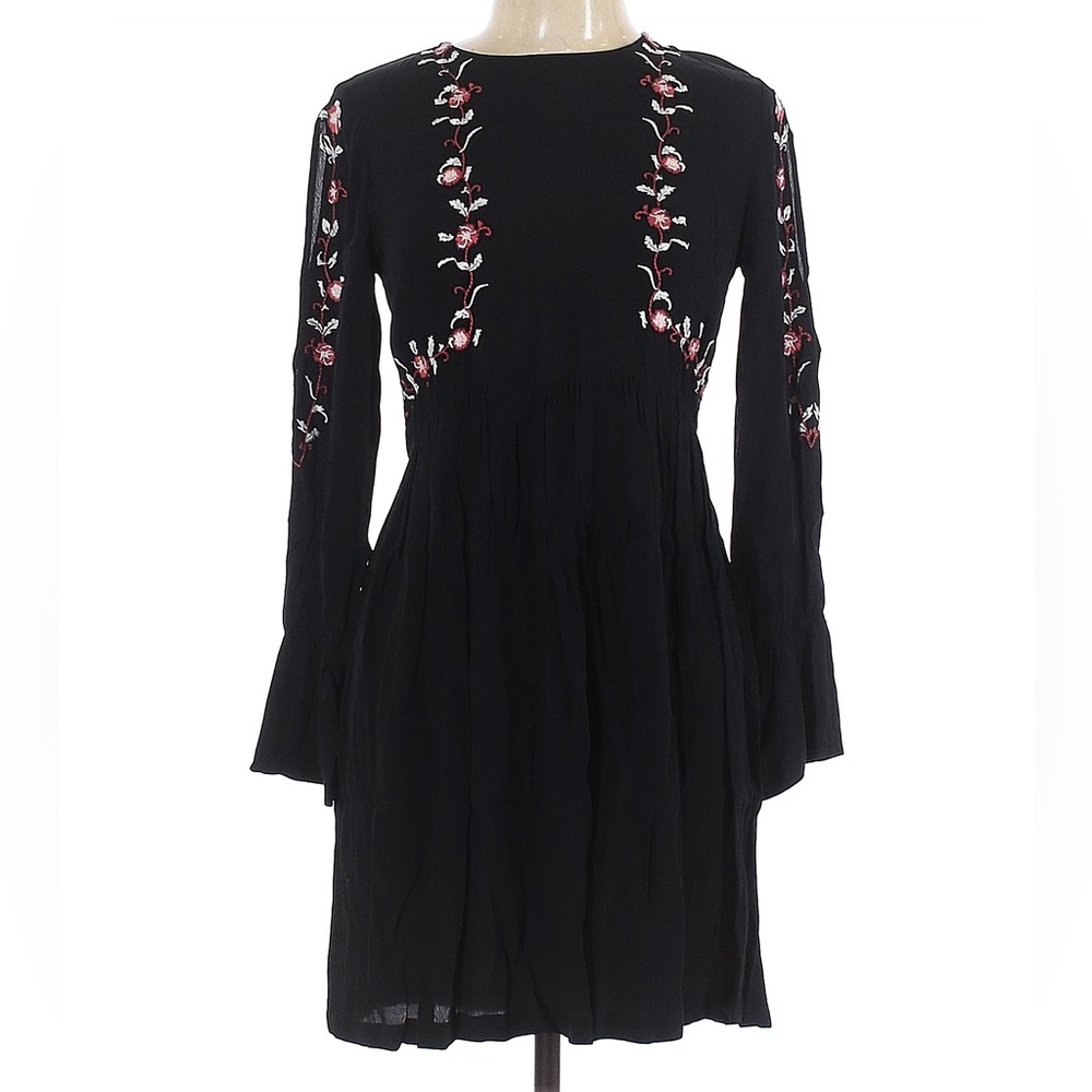 Like New LOFT embroidered black dress